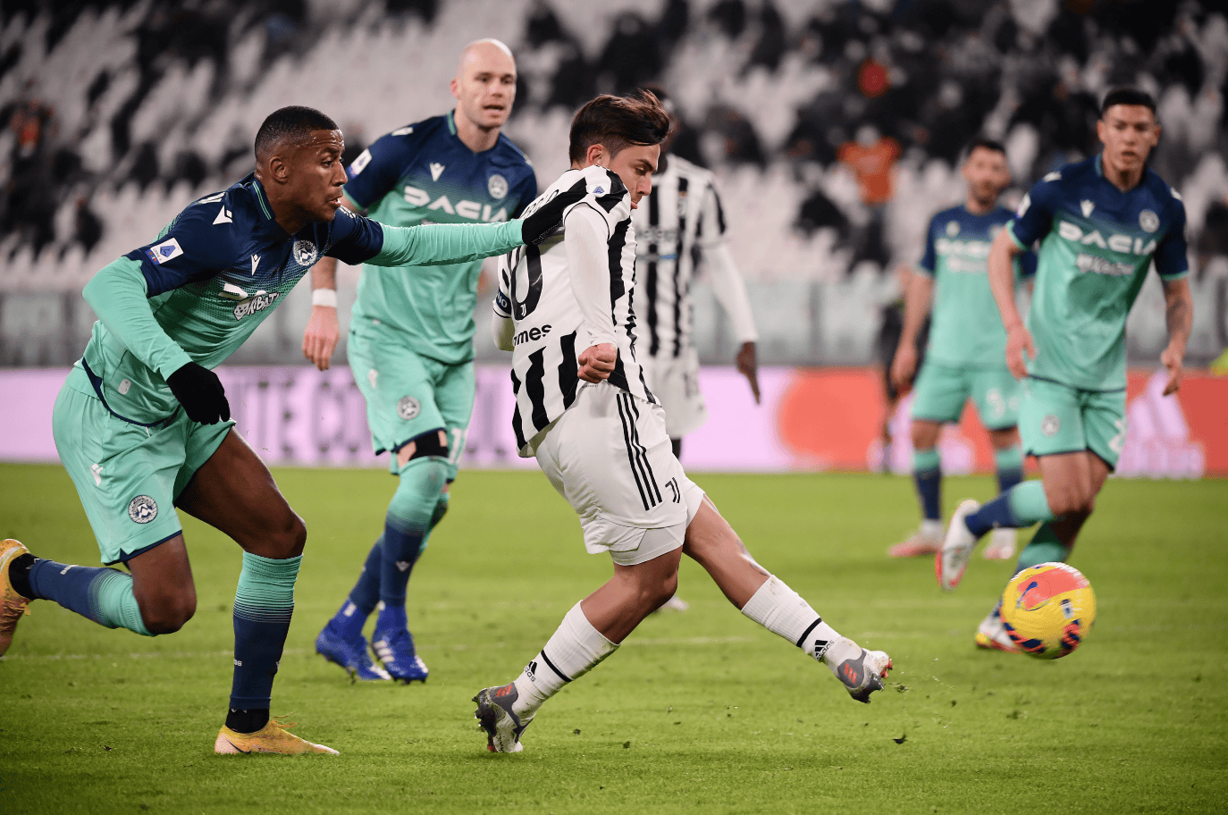 尤文图斯发布备战花絮，今夜伤情更新，葡超任务艰巨，细节决定成败(谢孟媛英语语法视频全60集)